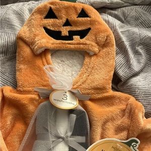 Infant baby hooded bath robe pumpkin Halloween orange with washcloths new